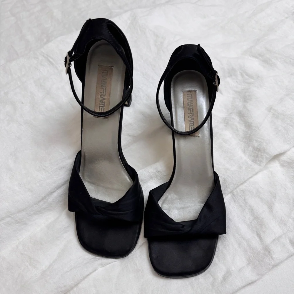 Vintage 90’s Black Chunky Heels Ankle Buckle Strap Size 8.5 Pumps Classic